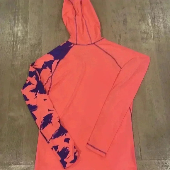 North Face hoodie, size Small.  Perfect condition. - Picture 7 of 7